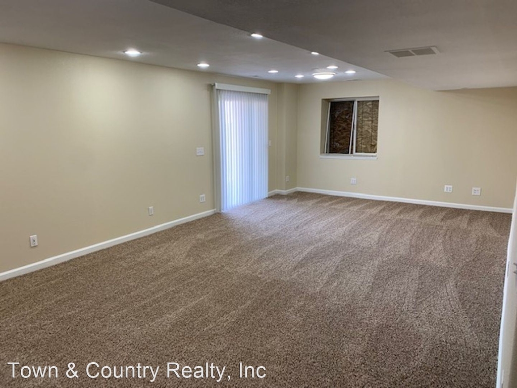 6898 Ketchum Drive - Photo 10