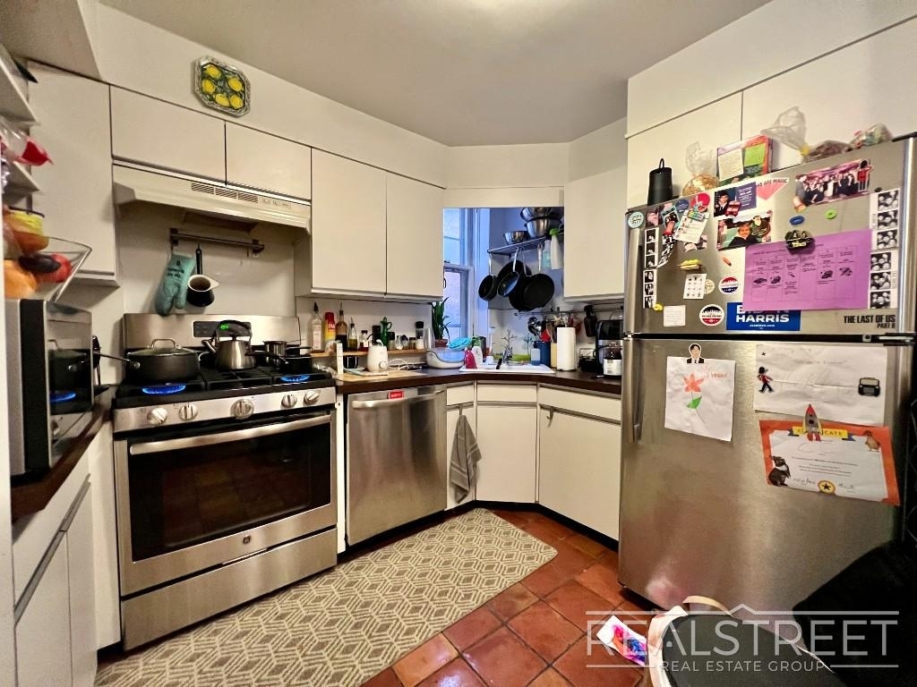 448 Clinton Street - Photo 4