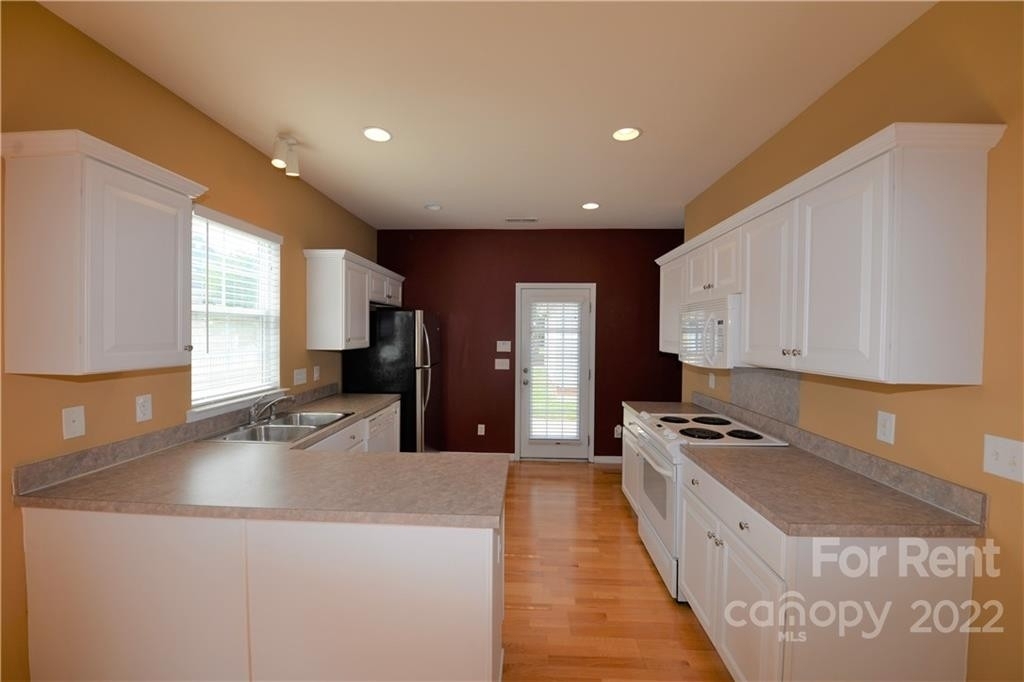 15651 Taviston Street - Photo 8