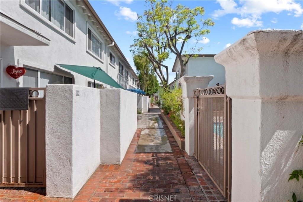 18619 Collins Street - Photo 28