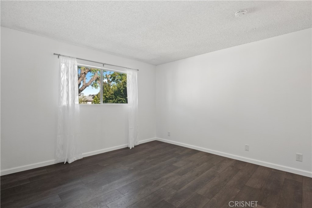 18619 Collins Street - Photo 14