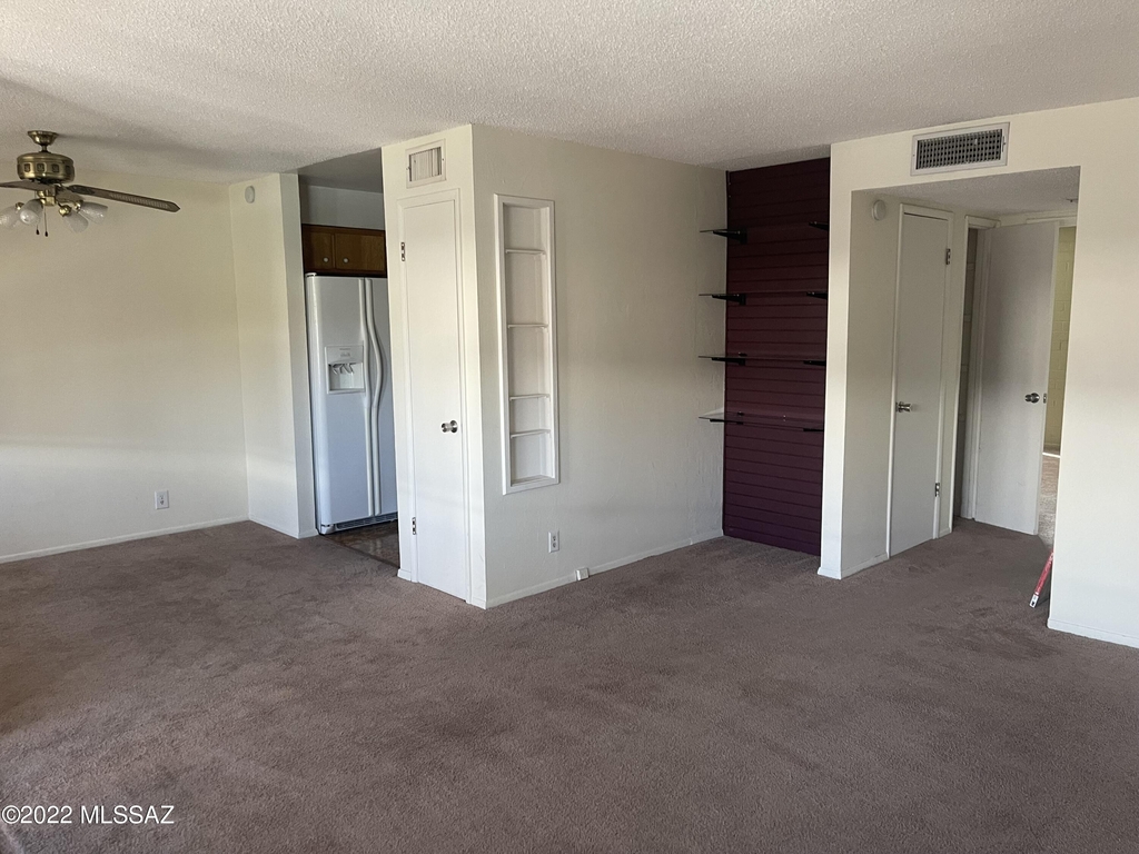 1031 N Holly Avenue - Photo 1