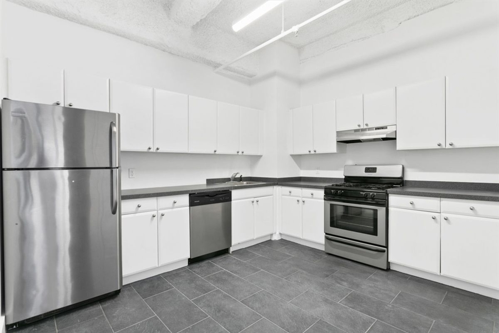 275 Park Avenue - Photo 2