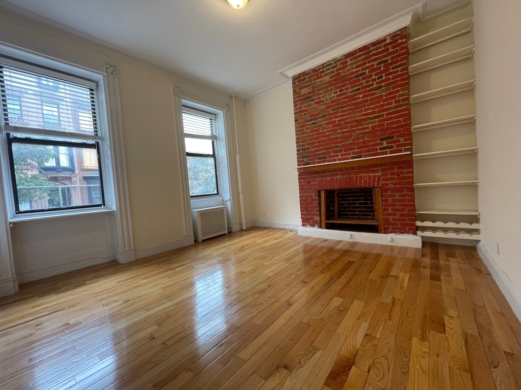 139 Joralemon Street - Photo 1