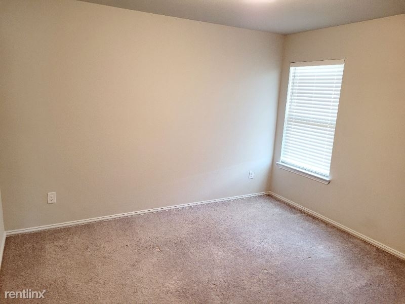 300 Bright Star Ln - Photo 2