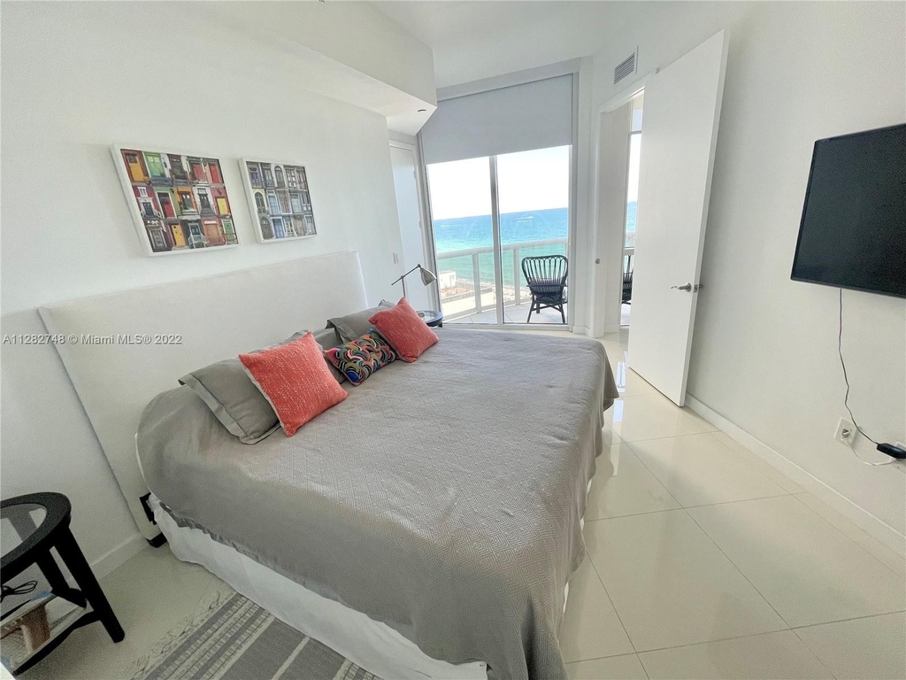 15811 Collins Ave - Photo 10