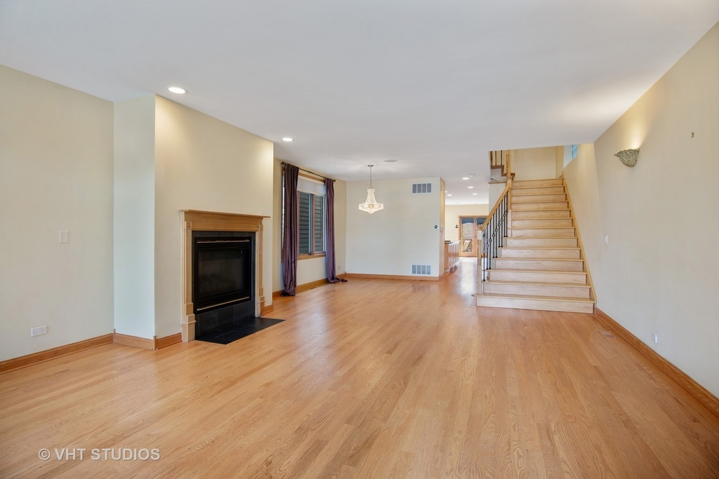 1631 W Wolfram Street - Photo 1