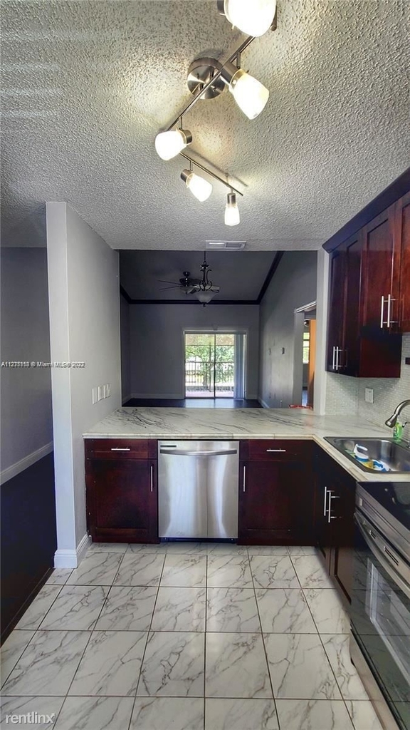 8003 Sw 21st Ct - Photo 2