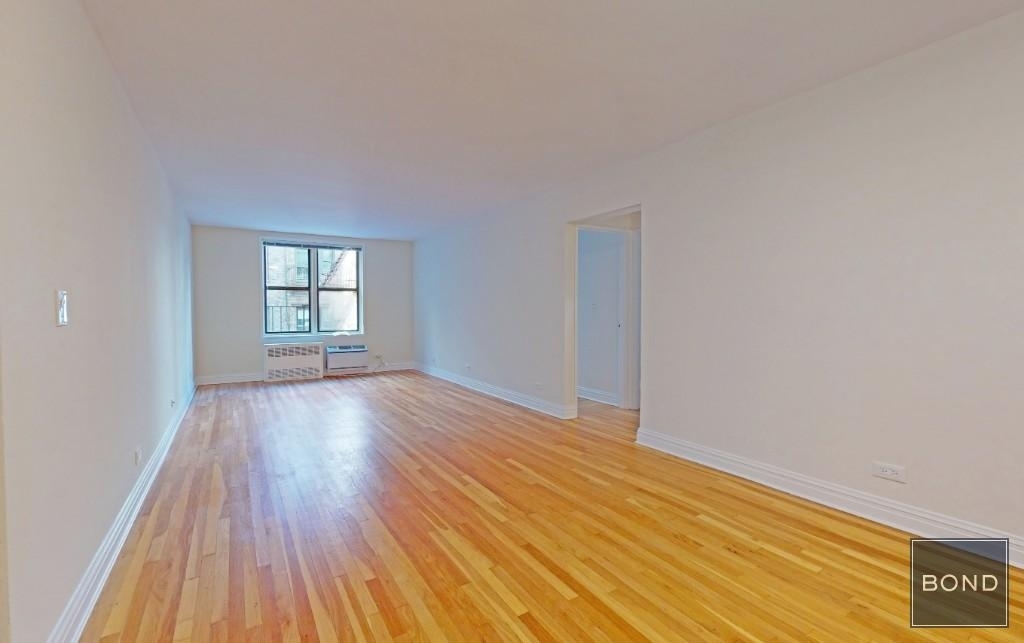 305 West 13th Street - Photo 0