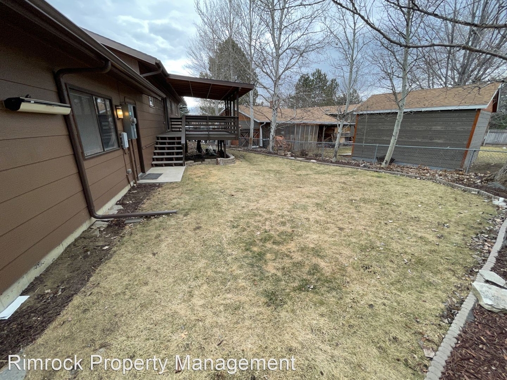 1033 Aronson Ave - Photo 16