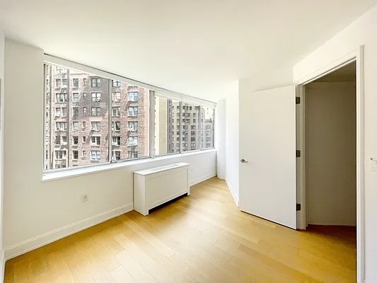 420 E54 St - Photo 12