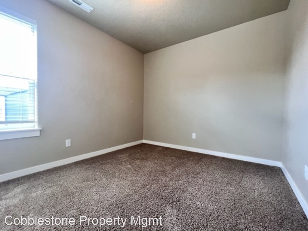 3061 E Ionia Ct - Photo 21