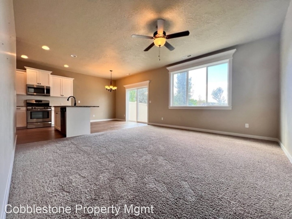 3061 E Ionia Ct - Photo 2