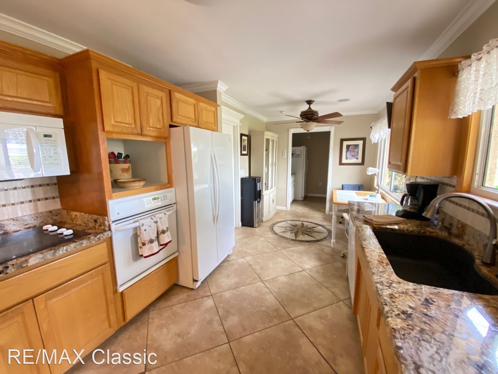 561 Leisure World - Photo 7