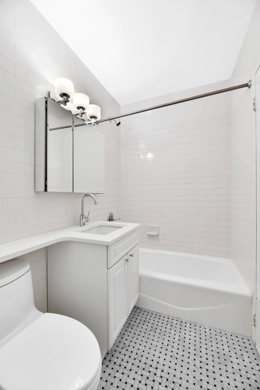 226 East 25th Street - Photo 5