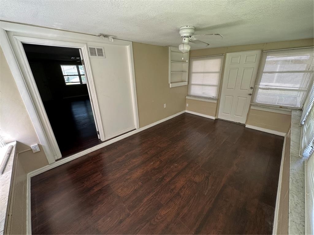 10834 Premier Avenue - Photo 10