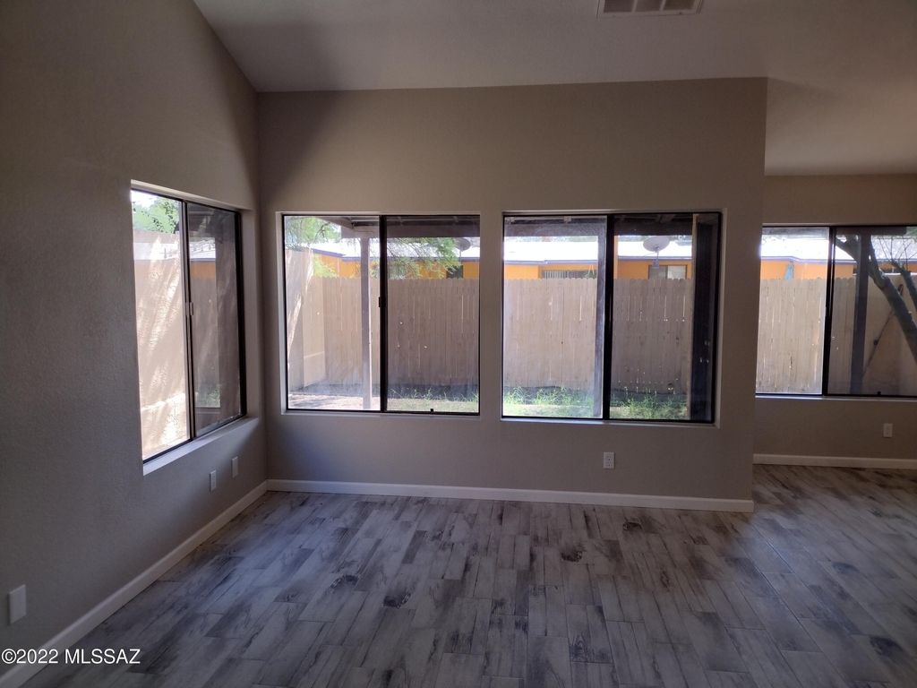 1405 W Calle Platino - Photo 5