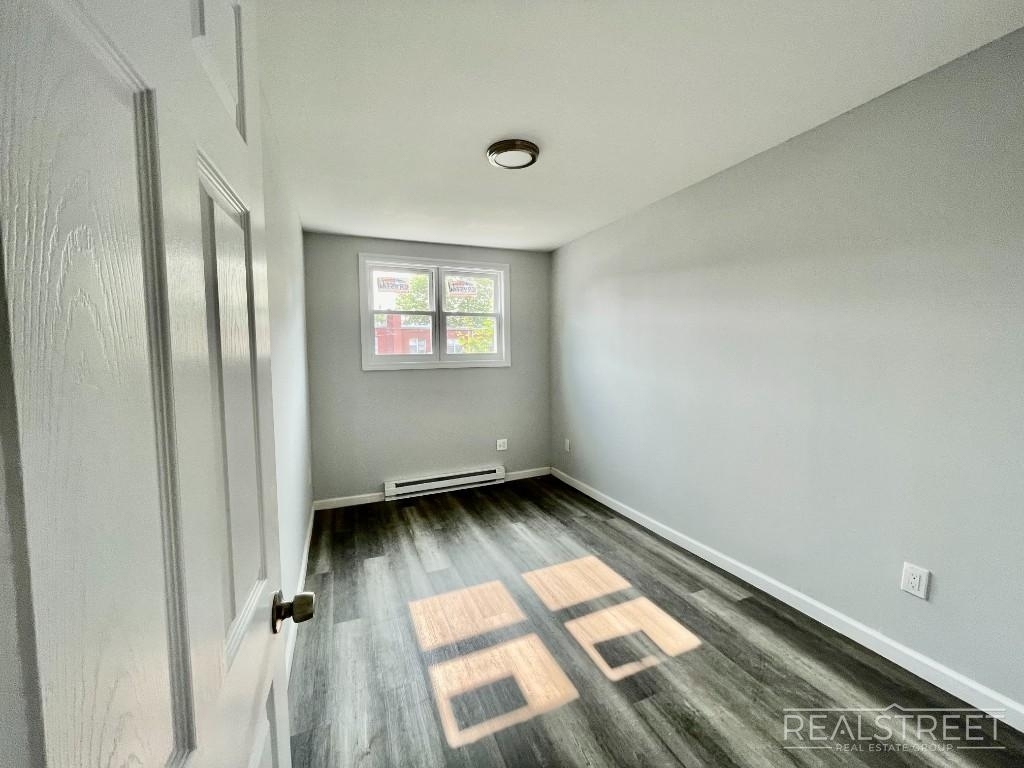 588 Schenectady Avenue - Photo 7