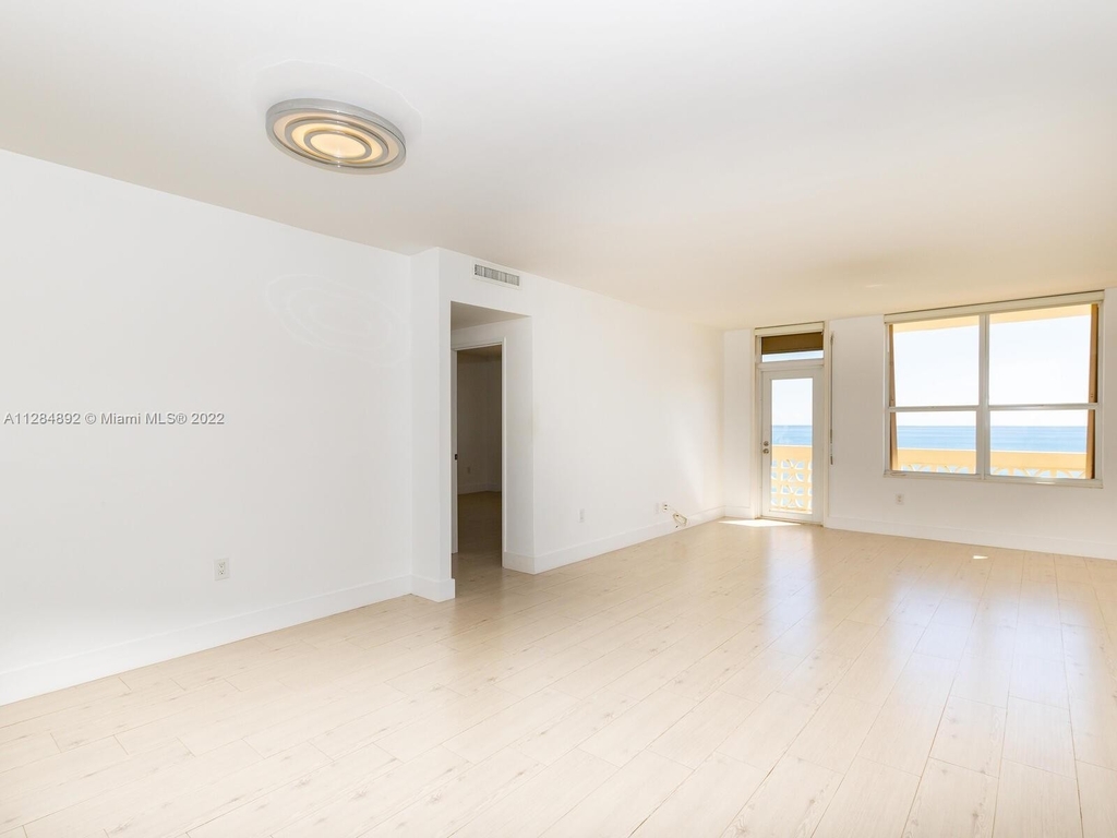 10185 Collins Ave - Photo 8