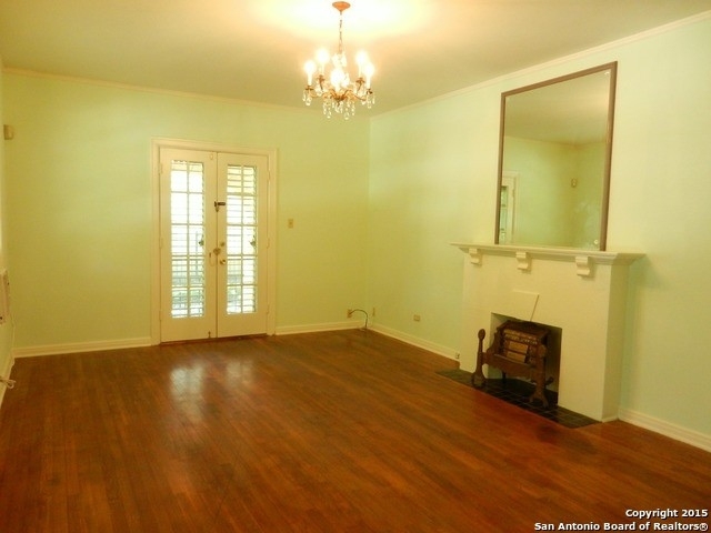 318 E Lullwood Ave - Photo 2