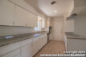 8415 Laurelhurst Dr - Photo 4