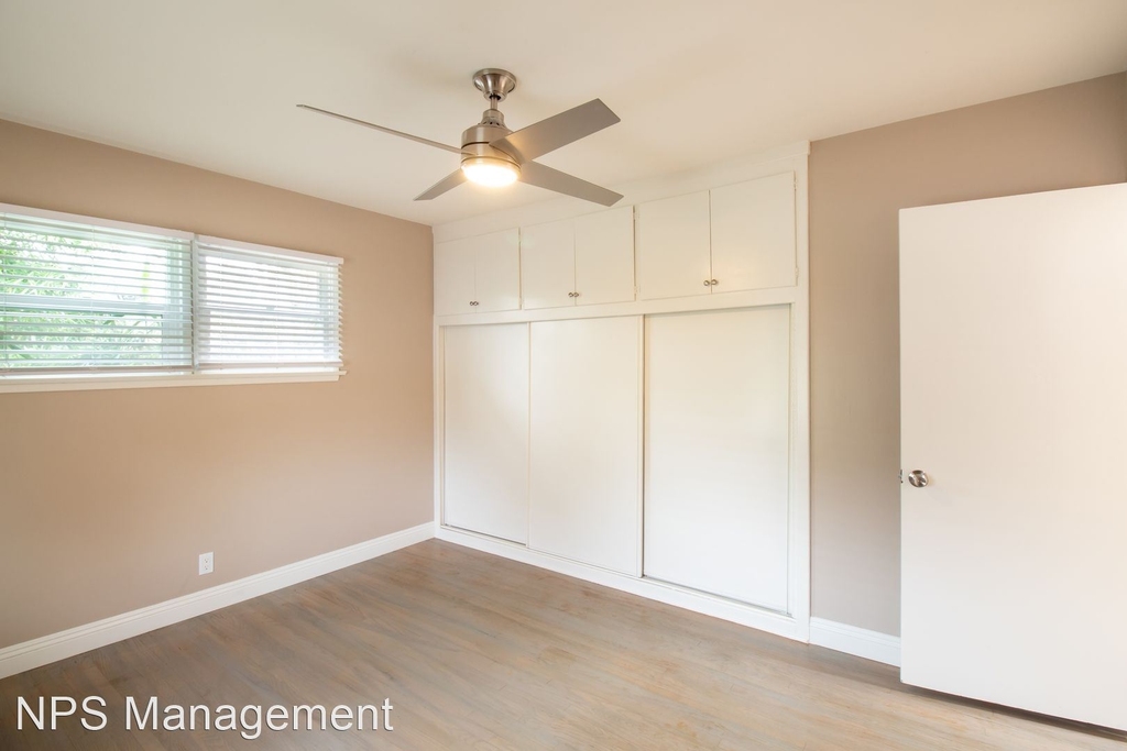 2247 Earl Avenue - Photo 13