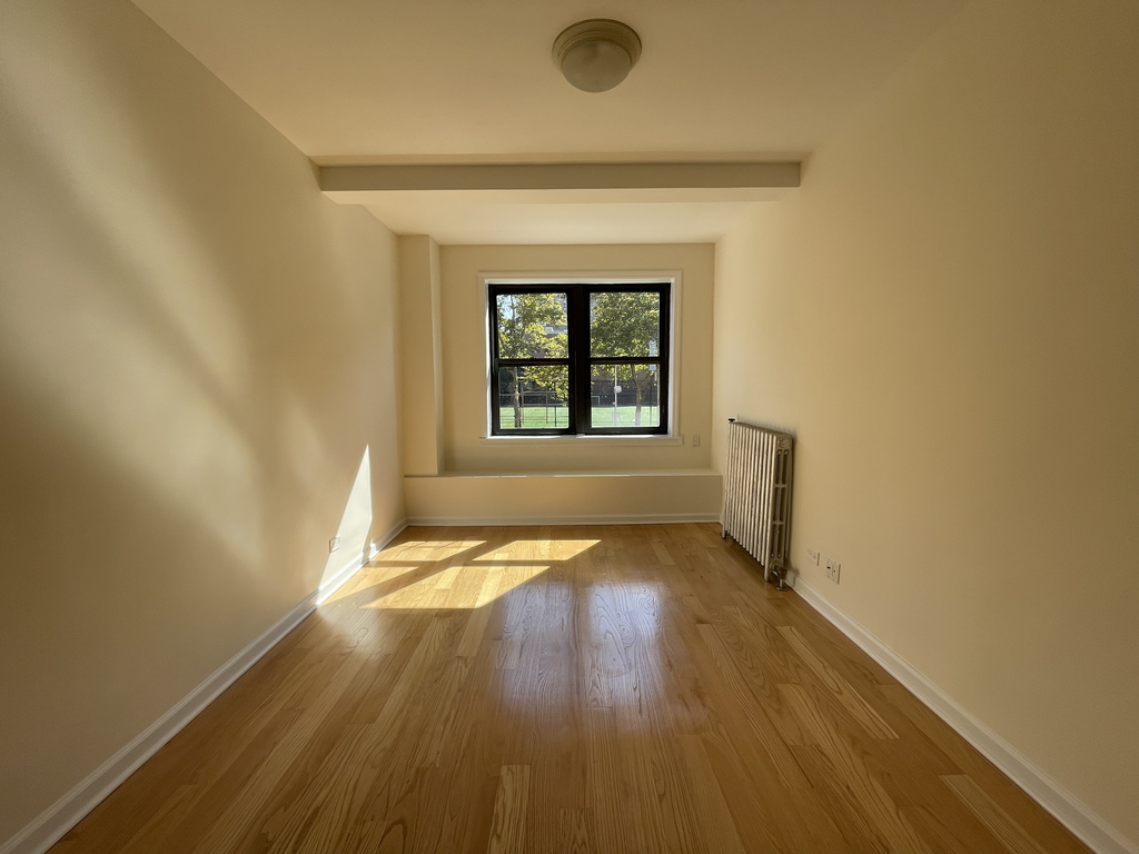 850 Amsterdam Avenue - Photo 2