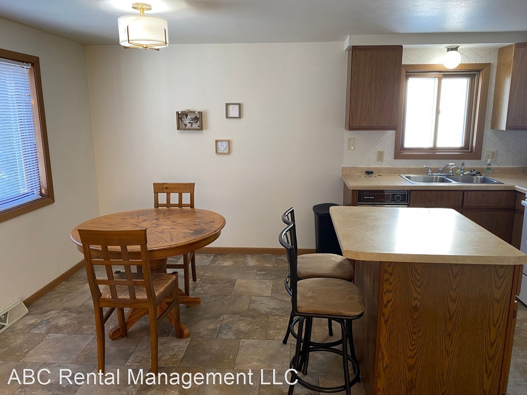 307 S Vine Avenue - Photo 14