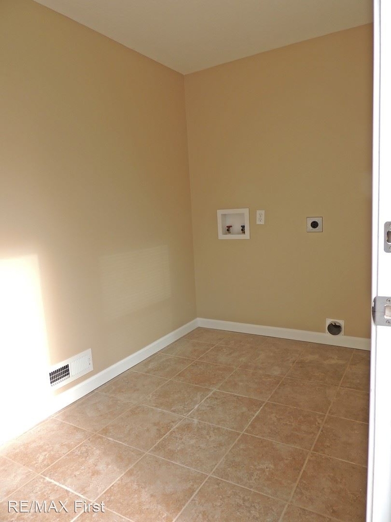 1013 Cherry Street - Photo 1