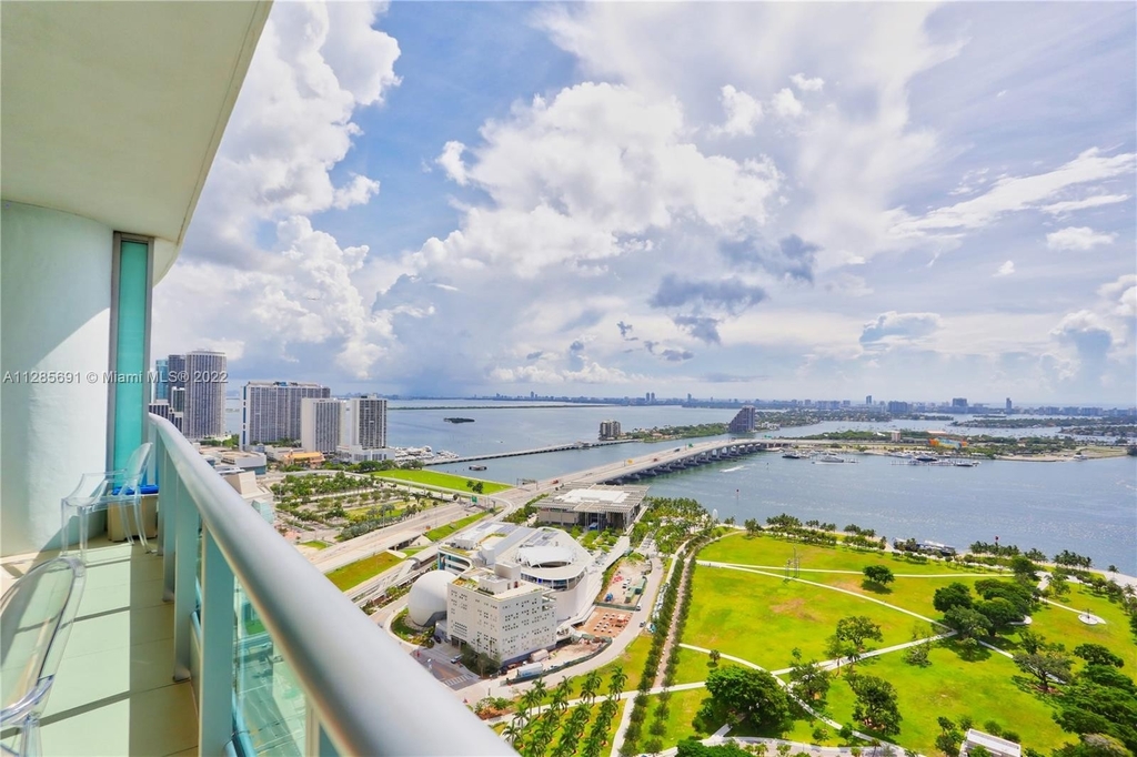 900 Biscayne Blvd - Photo 1