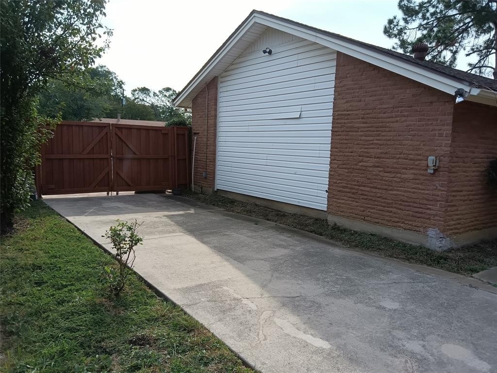 3729 Devonshire Court E - Photo 3