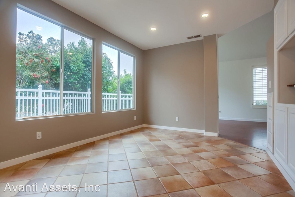 1137 Pacifica Pl - Photo 3