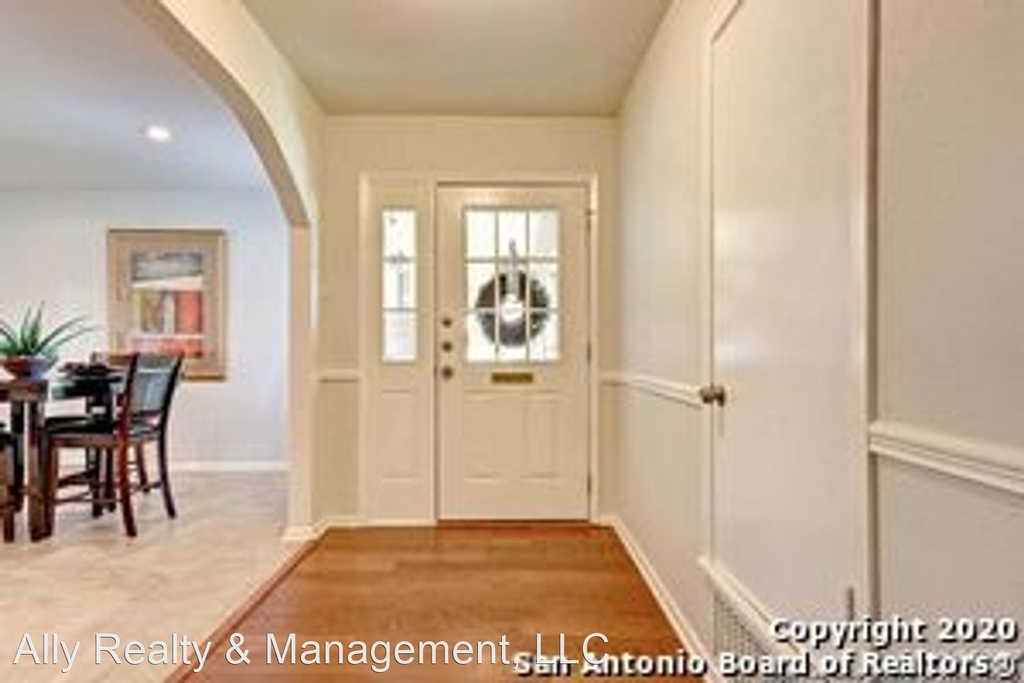 8415 Laurelhurst - Photo 1