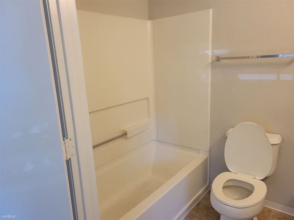 1230 University Ct Apt 103 - Photo 2