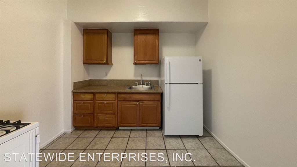 501 S. Burlington Ave - Photo 4