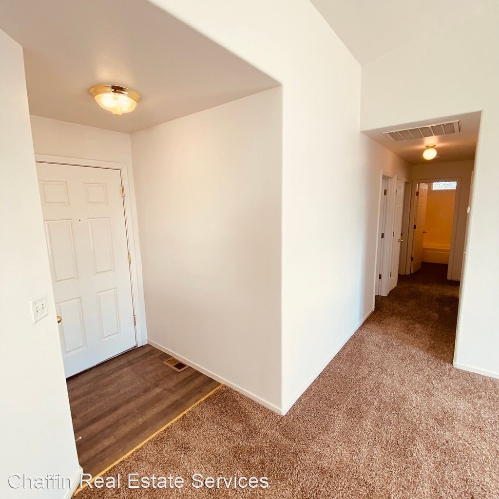 1214 Elliot Circle - Photo 2