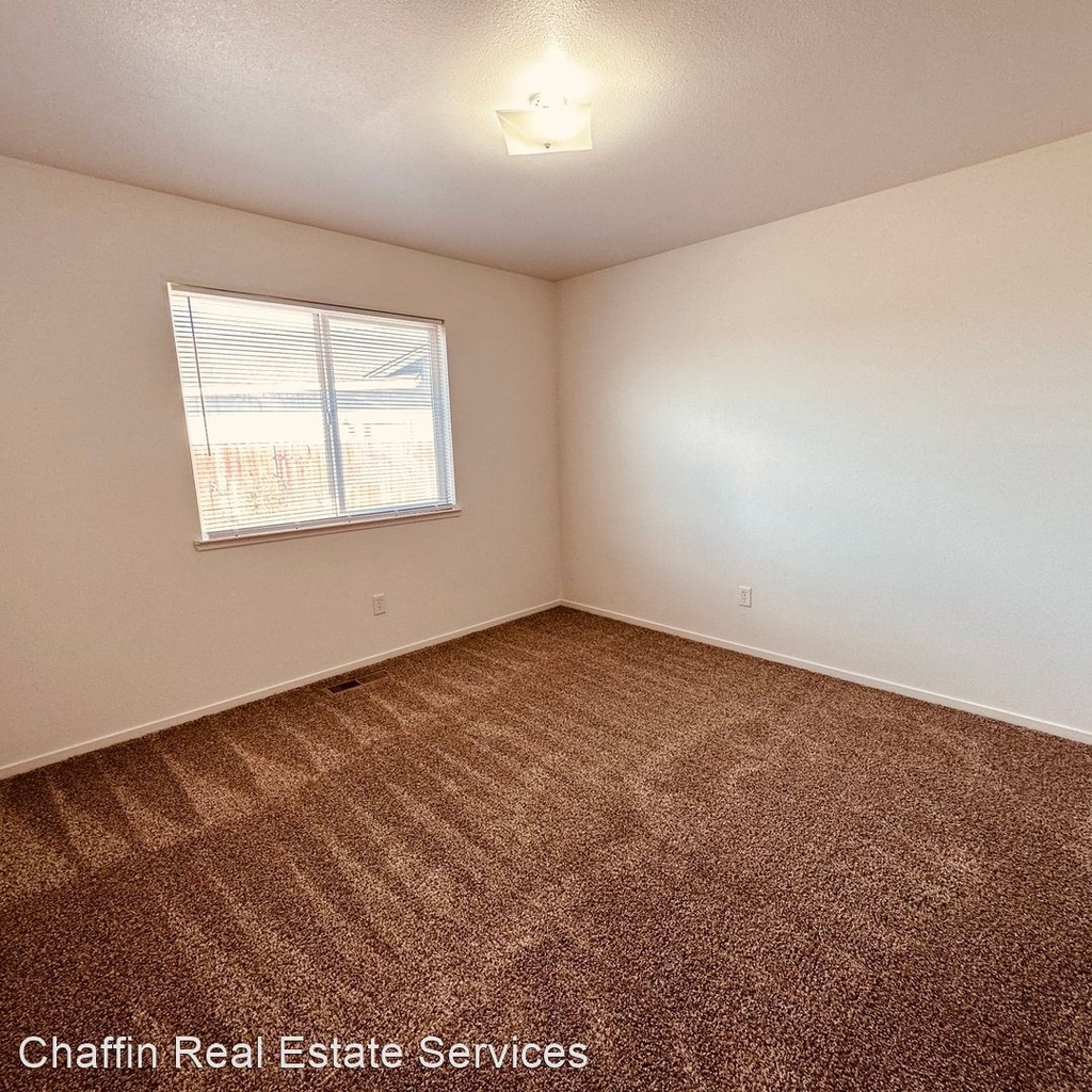 1214 Elliot Circle - Photo 11