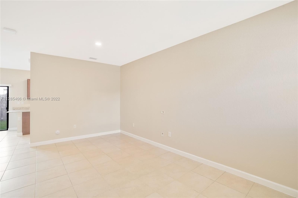 173 Se 33rd Pl - Photo 15