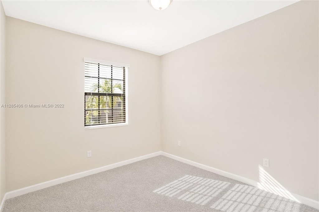 173 Se 33rd Pl - Photo 24