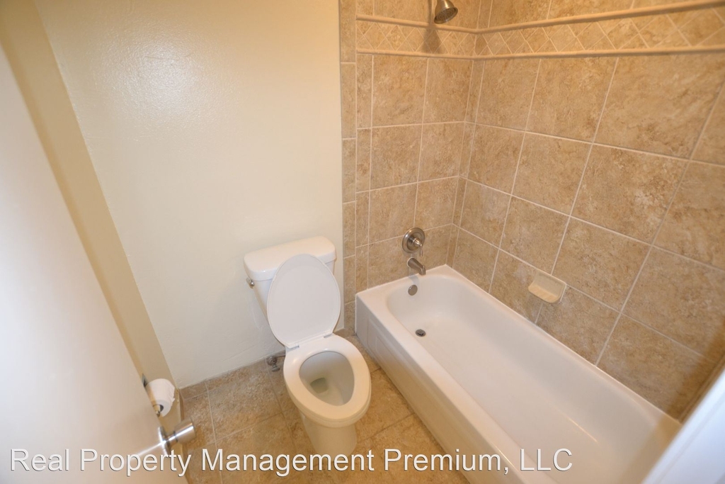 2448 Shadowbrook Dr - Photo 35