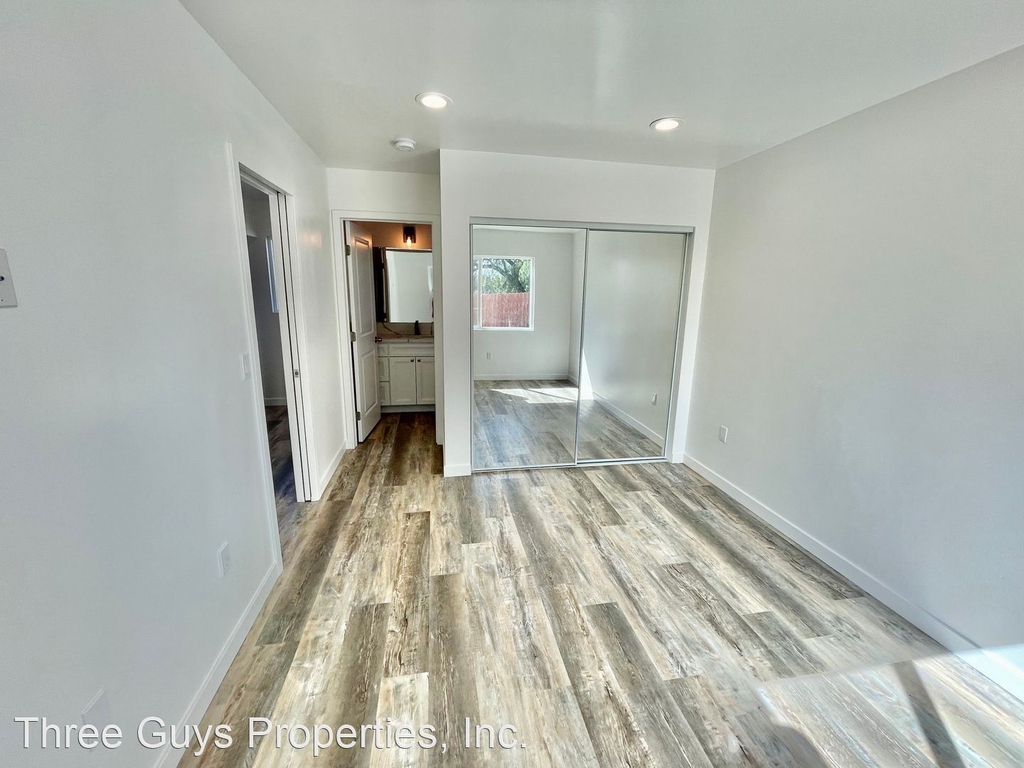 6360 Brooklyn Ave - Photo 10