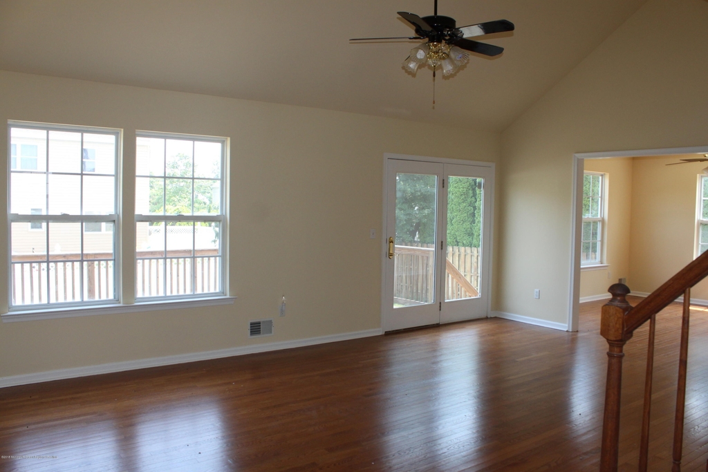 1529 Windward Avenue - Photo 2