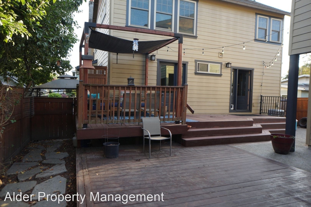 1125 Se Clatsop St - Photo 2