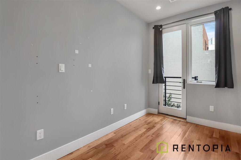 679 Grand Street - Photo 4