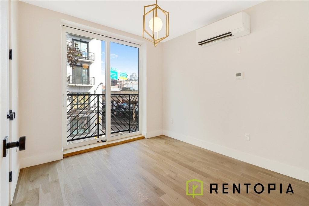 415 Manhattan Avenue - Photo 3