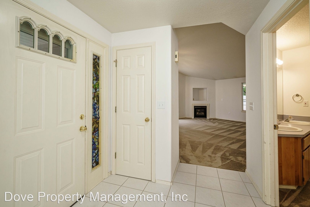 8417 Ne 55th Street - Photo 2