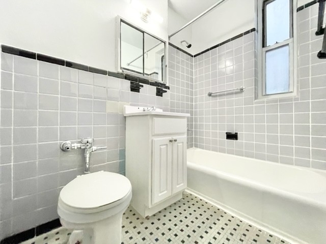 East 58th Street - Photo 6