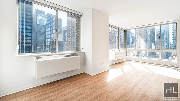 305 West 50th Street - Photo 3