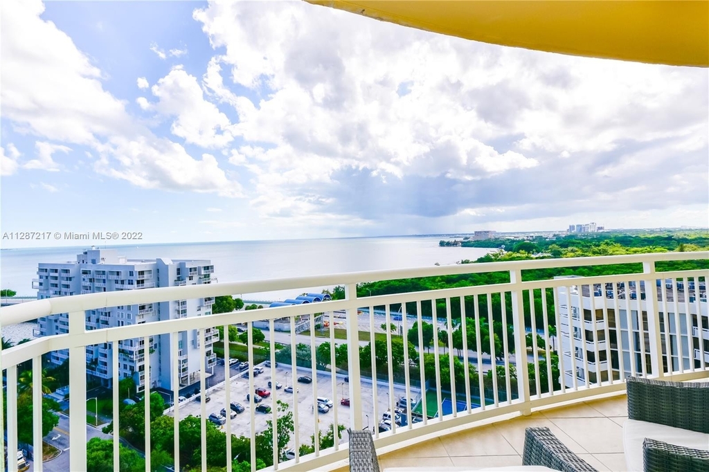 2475 Brickell Ave - Photo 3