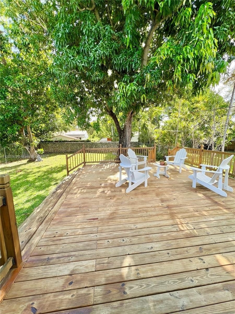 720 Sw 23rd Rd - Photo 1